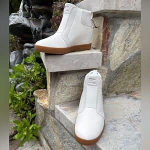 Sorel Out N About Pull on Wedge Boots